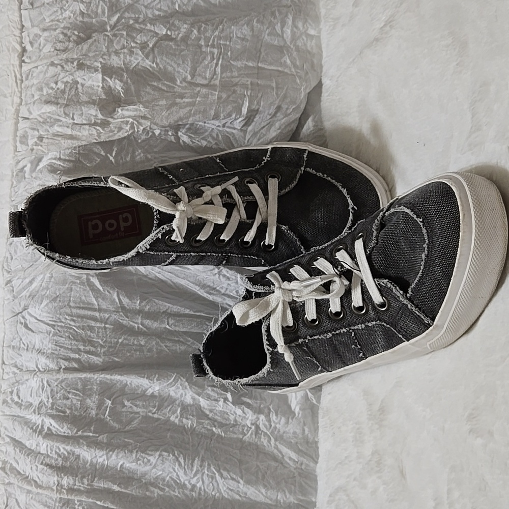 Sneakers - Picture 6 of 6